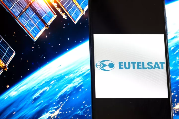 Βρετανία: Επενδύει 163 εκατ. ευρώ στον Eutelsat