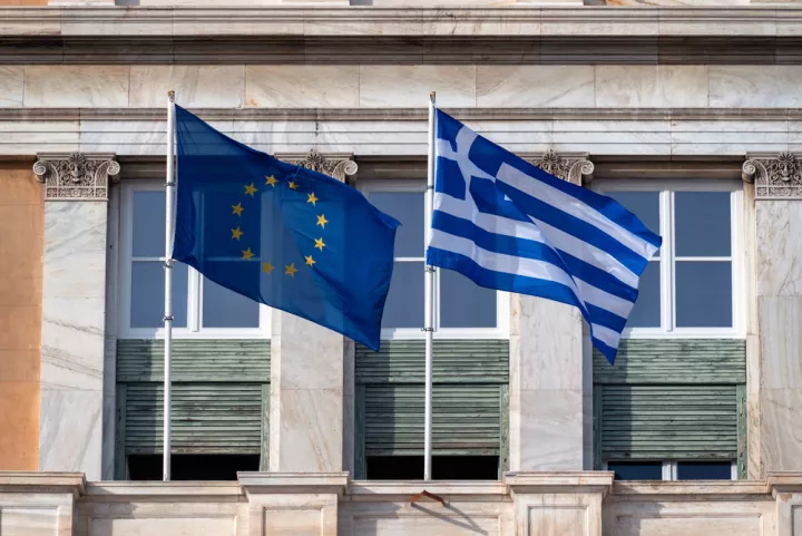 Δέκα χρόνια από το 2015: Πώς η Ελλάδα επέστρεψε από τον γκρεμό - Η «κωλοτούμπα» Τσίπρα, τα λάθη και η επαναφορά