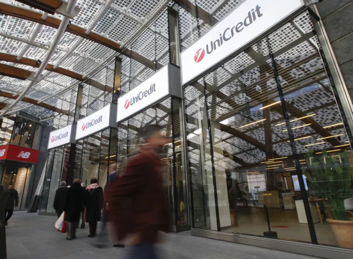 «Ακάθεκτη» η UniCredit για την εξαγορά της Commerzbank, παρά την αντίρρηση της Γερμανίας 
