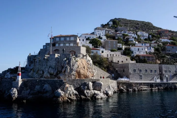 Υπ. Ψηφ. Διακυβέρνησης: Μόνο με άδεια τα οχήματα στην Ύδρα - Ποιοι εξαιρούνται και πώς γίνεται η αίτηση