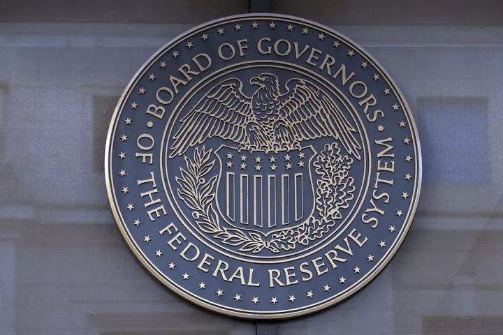 Κόλινς (Fed): Ο αντίκτυπος των δασμών στην οικονομία των ΗΠΑ μπορεί να είναι ήπιος