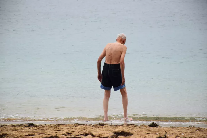 Συμβουλές για την ασφάλεια των ατόμων της τρίτης ηλικίας στη θάλασσα 
