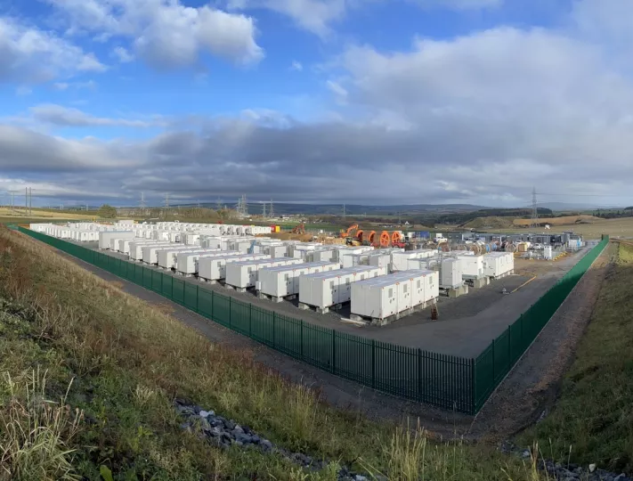 Attica Bank: Στρατηγική συνεργασία με τη Faria Renewables για τη χρηματοδότηση της κατασκευής έργου αποθήκευσης ηλεκτρικής ενέργειας