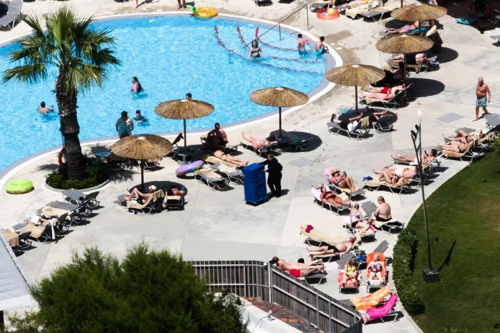 Πόσα χρήματα ξοδεύουν οι Έλληνες καταναλωτές για ταξίδια ευεξίας και άθλησης
