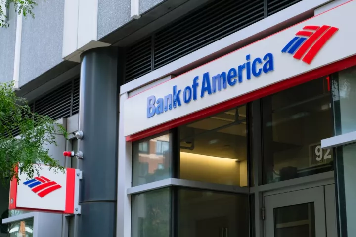 BofA: Χαμηλότερα των προσδοκιών τα καθαρά έσοδα το β' τρίμηνο - Αυξήθηκαν τα κέρδη