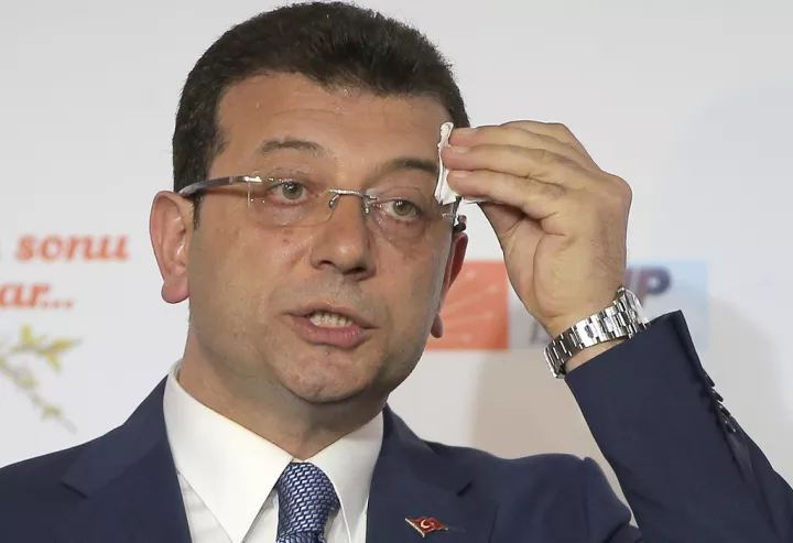Ιμάμογλου: Του επιβλήθηκε ποινή φυλάκισης ενός έτους και οκτώ μηνών - Του επιτρέπεται η πολιτική δράση