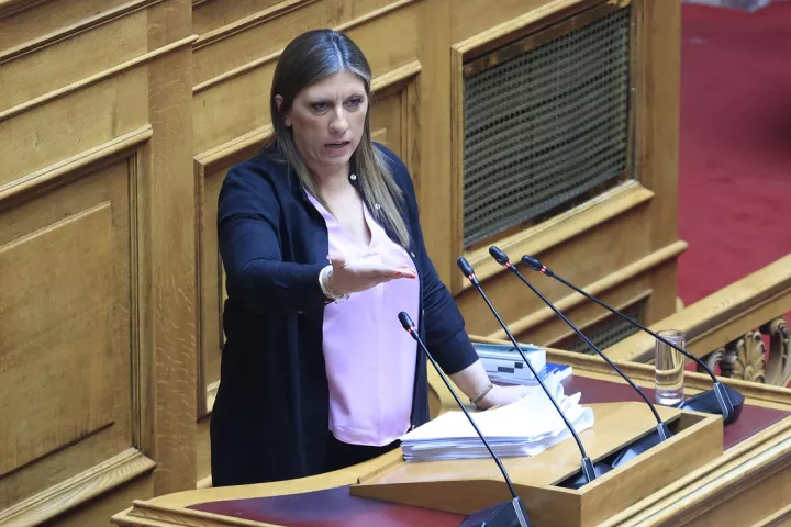 Βουλή: Η Ζ. Κωνσταντοπούλου μίλησε 19 λεπτά αντί για 5 - «Είστε οι χειρότεροι φασίστες» απάντησε όταν τη διέκοψαν