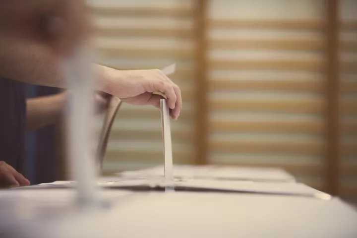 Δημοσκόπηση Real Polls: Ξεκάθαρο προβάδισμα ΝΔ με 16,9 μονάδες - Δεύτερο το ΠΑΣΟΚ