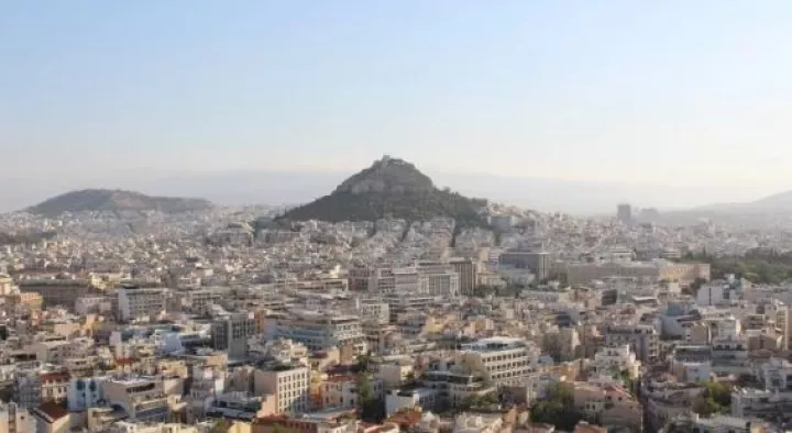 Η στεγαστική κρίση δείχνει τα «δόντια» της - Αιτίες και λύσεις