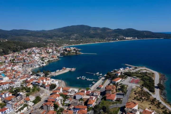 H Xαλκιδική δε βουλιάζει, μια χαρά είναι στη θέση της