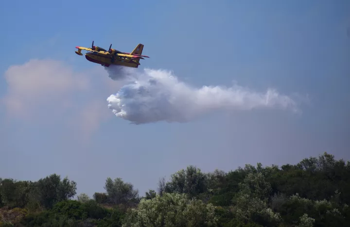 Φωτιά στη Χωριστή Δράμας - Επιχειρούν τέσσερα εναέρια μέσα (pics)