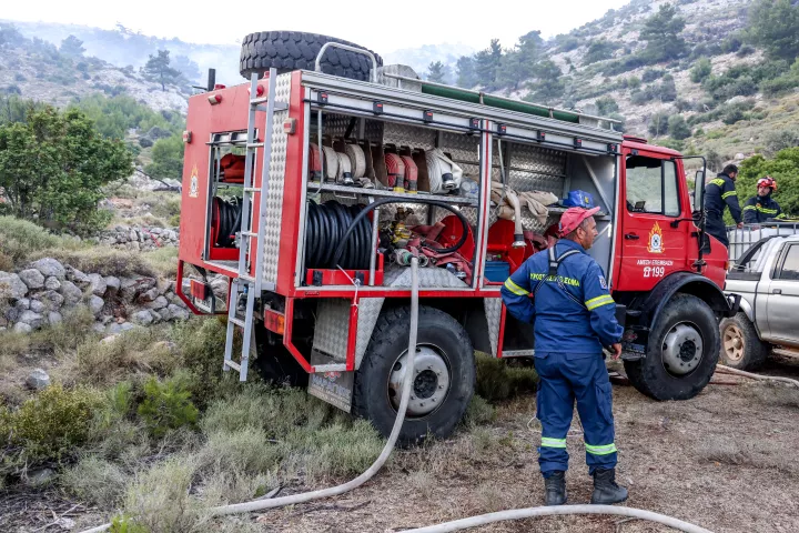 Φωτιά σε κτηνοτροφική μονάδα στους Κάτω Αποστόλους Κιλκίς - Ήχησε το 112 (vid)
