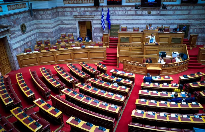 Στο «κόκκινο» η πολιτική αντιπαράθεση: Για τακτική «χρυσαυγιτισμού» κάνει λόγο η κυβέρνηση