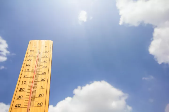 Σε επιφυλακή οι Αρχές για τον καύσωνα - Μέτρα προστασίας για μικρούς και μεγάλους