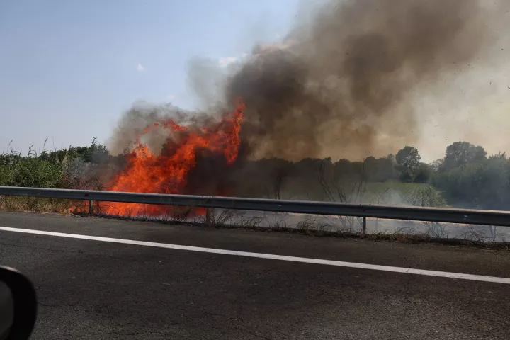 Πυρκαγιά στη Λάρισα, στο ύψος της Γυρτώνης