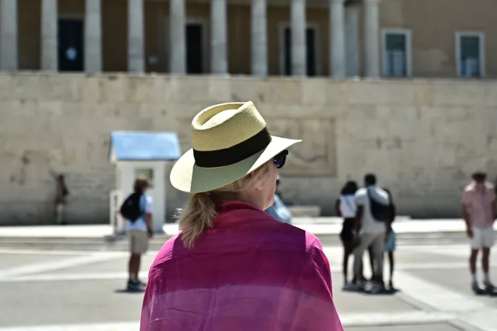 Υπουργείο Εργασίας: Έκτακτα μέτρα λόγω καύσωνα για τους εργαζόμενους την Τρίτη - Σε πλήρη επιφυλακή το ΕΣΥ