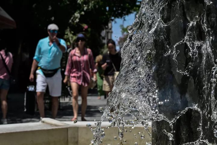Σε «θερμό κλοιό» η χώρα: Στους 41.8 °C η μέγιστη θερμοκρασία τη Δευτέρα - Πάνω από 40 °C σε 8 περιοχές
