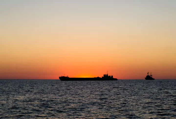 Στο στόχαστρο της Βρετανίας 135 δεξαμενόπλοια του «σκιώδους στόλου» της Ρωσίας με νέες κυρώσεις