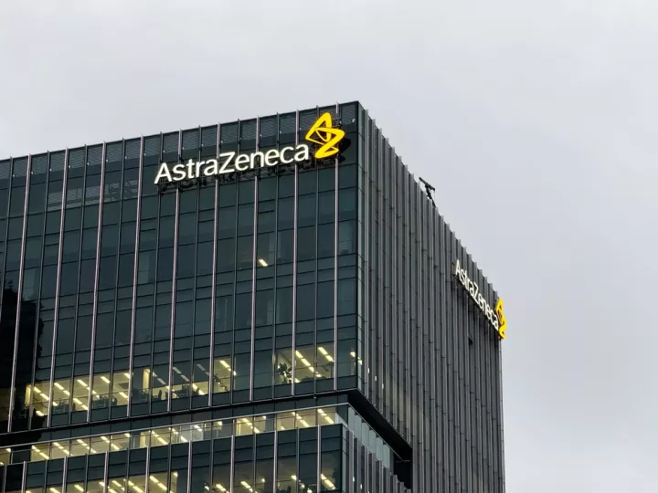 AstraZeneca: Επενδύει 50 δισ. δολάρια στις ΗΠΑ, εν μέσω της επιβολής δασμών στις φαρμακευτικές εταιρείες
