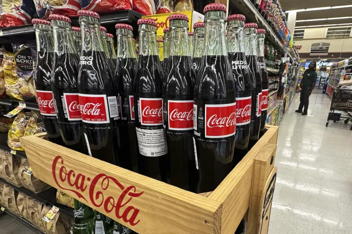 Coca Cola: Άνοδος κερδών και εσόδων, αλλά επιφυλάξεις για την κάμψη στην αγορά των ΗΠΑ