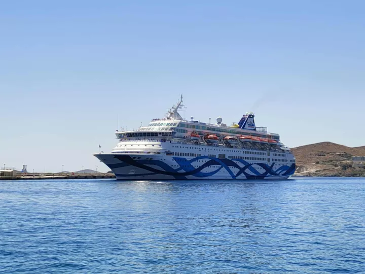 «Έκρηξη» αντισημιτισμού: Δεν άφηναν Ισραηλινούς τουρίστες να αποβιβαστούν στο λιμάνι της Σύρου (pics)