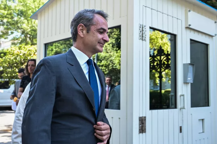 Ο Μητσοτάκης στο Προεδρικό Μέγαρο την Πέμπτη, για την 51η επέτειο αποκατάστασης της Δημοκρατίας Ο Μητσοτάκης στο Προεδρικό Μέγαρο την Πέμπτη, για την 51η επέτειο αποκατάστασης της Δημοκρατίας