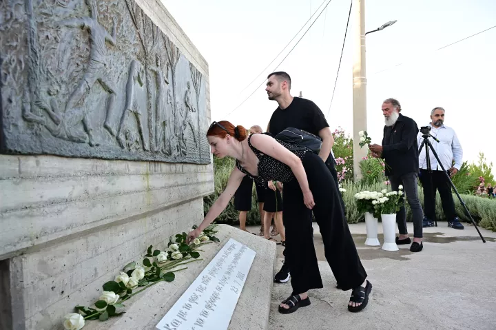 Επτά χρόνια από τη φονική πυρκαγιά στο Μάτι - Επιμνημόσυνη δέηση στη μνήμη των θυμάτων