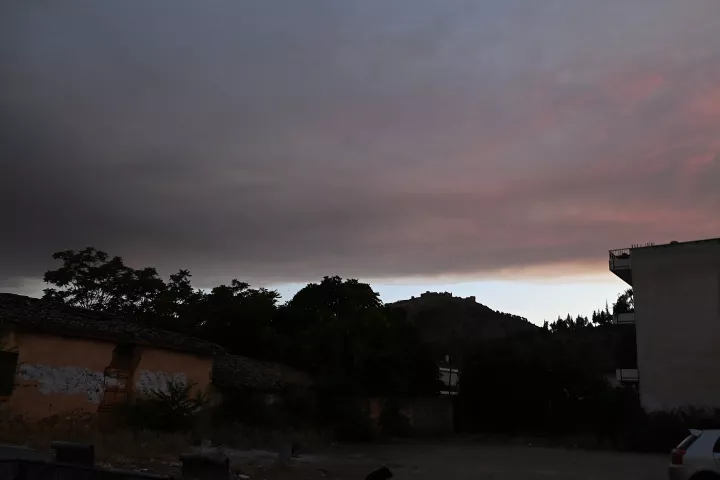 Βελτιωμένη η εικόνα της πυρκαγιάς στον Φενεό Κορινθίας - Σε επιφυλακή για αναζωπυρώσεις, δυο πυροσβέστες στο νοσοκοκομείο