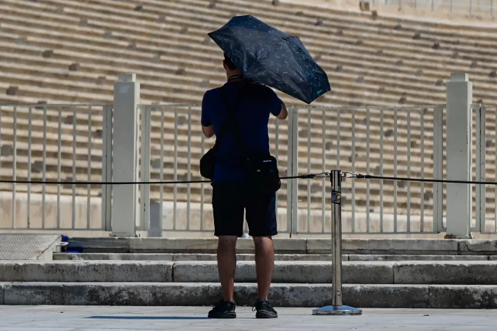 Νέο έκτακτο δελτίο καιρού: Παρατείνεται η διάρκεια του καύσωνα ως την Κυριακή - Πού θα έχει 44άρια