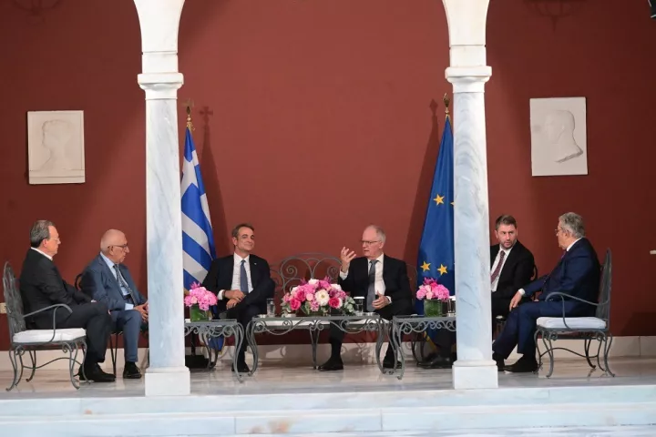 «Παγωμένο» το κλίμα στο Προεδρικό - Μητσοτάκης: Είναι δύσκολο να προσποιούμαστε όταν μας κατηγορούν χυδαία