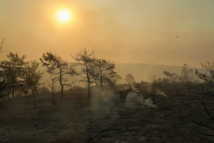 Σε ύφεση η φωτιά στη Λεμεσό - Καίει για τρίτη μέρα, σε επιφυλακή για αναζωπυρώσεις