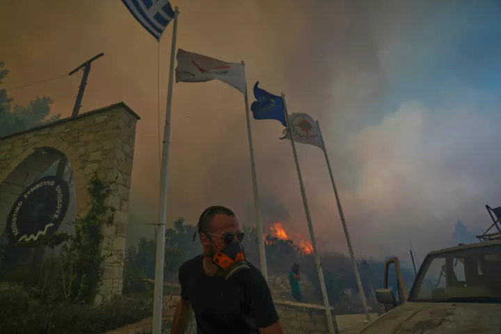 Κύπρος: Σε ύφεση η φωτιά στη Λεμεσό – Σε επιφυλακή οι αρχές για αναζωπυρώσεις