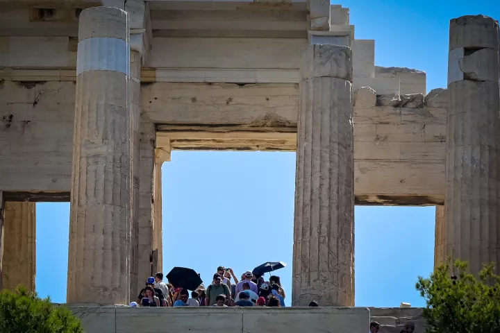 Κλειστοί λόγω καύσωνα από τις 12:00 μέχρι τις 17:00 για τρεις ημέρες οι αρχαιολογικοί χώροι στην Αθήνα 