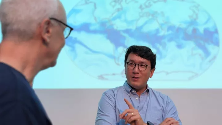 Ρέμι Λαμ (Google Deep Mind): Πώς η Τεχνητή Νοημοσύνη φέρνει επανάσταση στην πρόγνωση του καιρού
