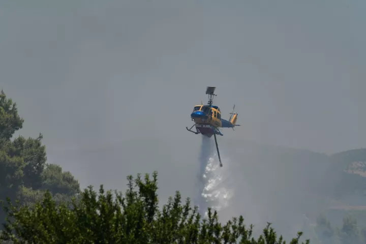Φωτιά στα Κύθηρα: Τρίτο μήνυμα από το 112 για απομάκρυνση κατοίκων - Ενισχύονται οι πυροσβεστικές δυνάμεις (pics&vid)