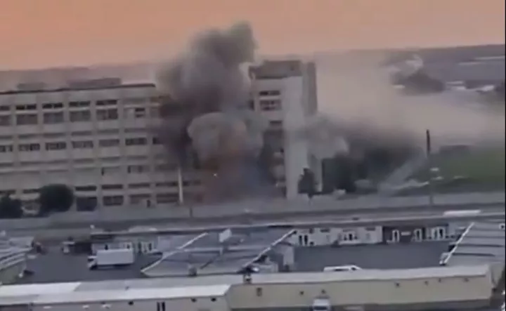 Ουκρανία: Επίθεση με drones σε ρωσικό εργοστάσιο (vid)