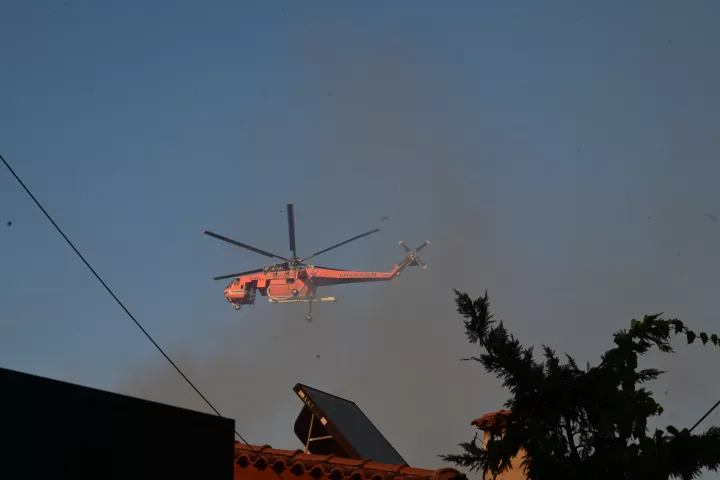 Χανιά: Φωτιά στα Τεμένια του Δήμου Καντάνου Σελίνου - Μήνυμα του 112 για εκκένωση