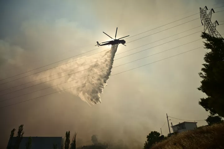 Πολύ υψηλός κίνδυνος πυρκαγιάς την Κυριακή σε 11 Περιφέρειες της Ελλάδας	