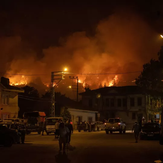 Τουρκία: Ανεξέλεγκτο το πύρινο μέτωπο στην Προύσα - Χιλιάδες στρέμματα έγιναν στάχτη (vids)