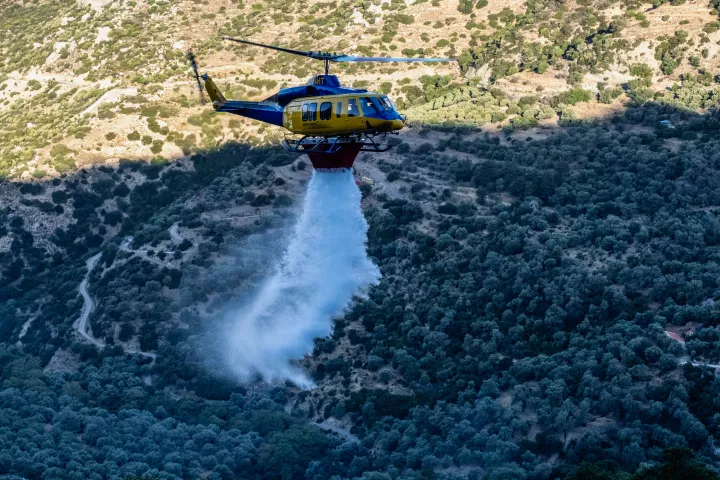 Συνεχίζεται η μάχη στα Κύθηρα - Διάσπαρτες εστίες φωτιάς σε Εύβοια και Μεσσηνία 