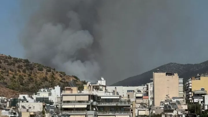 Φωτιά στην Πολυτεχνειούπολη: Έκλεισαν έξοδοι στην Αττική Οδό - Ποιους δρόμους να αποφύγετε