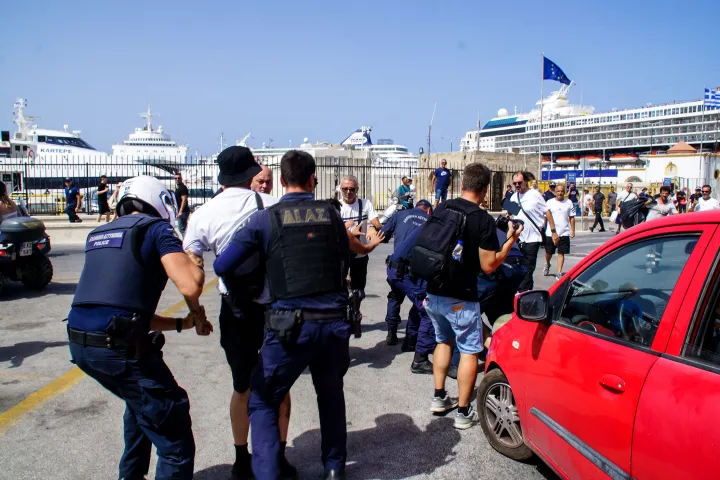 Νέο επεισόδιο αντισημιτισμού στη Ρόδο: Διαδηλωτές φώναζαν συνθήματα, 8 συλλήψεις με βάση τον αντιρατσιστικό νόμο