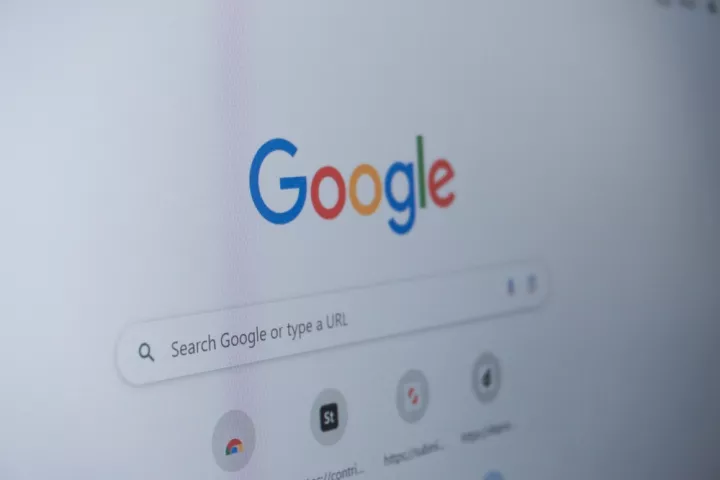 Η Google ενσωματώνει αξιολογήσεις καταστημάτων με Τεχνητή Νοημοσύνη στον Chrome