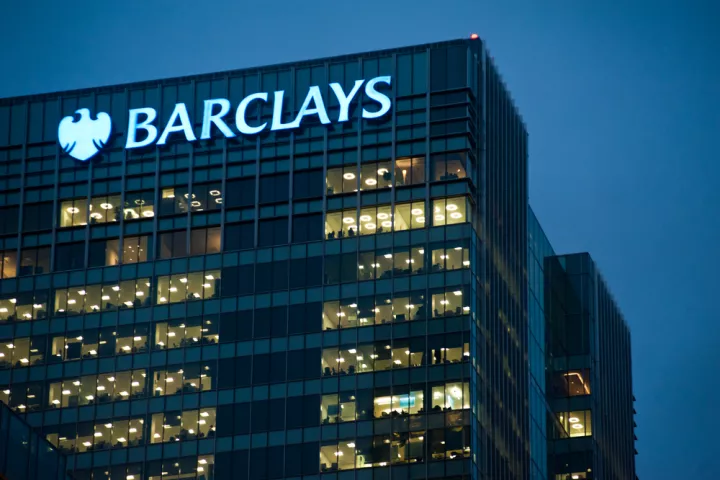 Barclays: Μεγαλύτερα του αναμενομένου τα κέρδη στο β' τρίμηνο