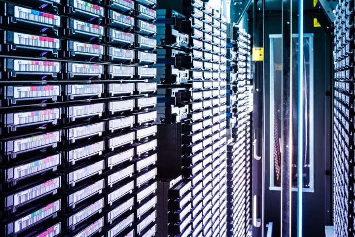Η Ευρώπη στρέφεται σε εργοστάσια γιγαβάτ για να καλύψει το χαμένο έδαφος στον τομέα της Τεχνητής Νοημοσύνης