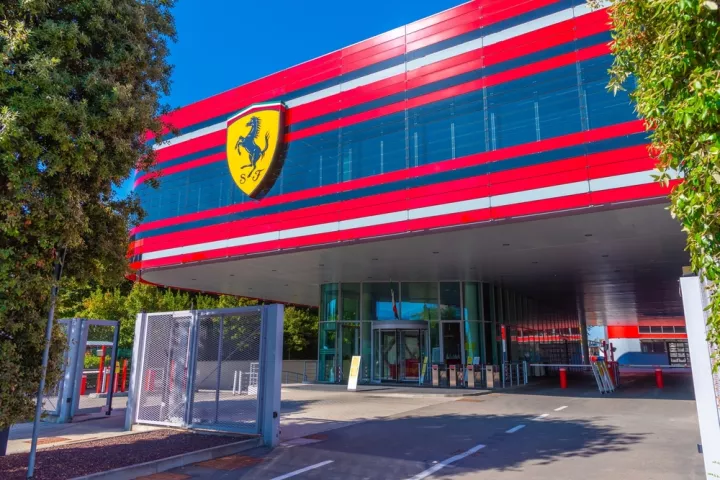 Ferrari: Οι μετοχές της σημειώνουν τη μεγαλύτερη πτώση από την εισαγωγή της στο χρηματιστήριο της Νέας Υόρκης