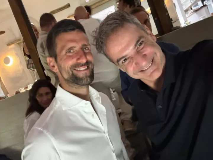 «Με τον Νόβακ στην Τήνο»: Η σέλφι του Κυριάκου Μητσοτάκη με τον Νόβακ Τζόκοβιτς 