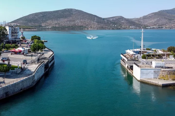 Ανοιχτή παραμένει η γέφυρα Χαλκίδας: Απροσδιόριστος ο χρόνος αποκατάστασης της κυκλοφορίας