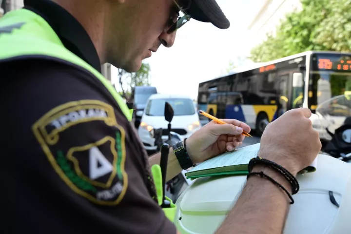 Πάνω από 2.400 οδικές παραβιάσεις στους ελληνικούς δρόμους σε μια εβδομάδα - Τα στοιχεία της ΕΛ.ΑΣ.