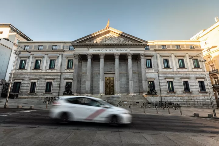 Ισπανία: Κύμα παραιτήσεων πολιτικών προσώπων λόγω ψευδών τίτλων σπουδών στα βιογραφικά τους